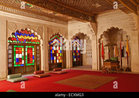 Chambre ornée de Meherangarh Fort Mehrangarh (), Jodhpur, Rajasthan, India Banque D'Images