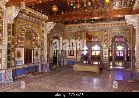 Chambre ornée de Meherangarh Fort Mehrangarh (), Jodhpur, Rajasthan, India Banque D'Images