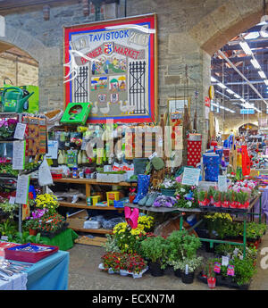 L'intérieur du marché de pannier à Tavistock, Devon, UK Banque D'Images