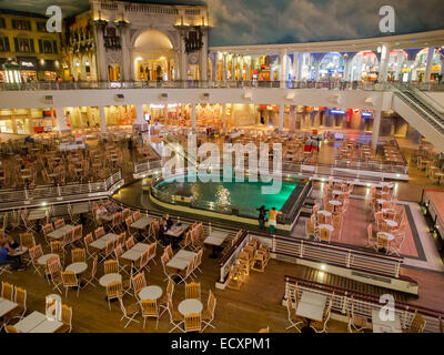 Le food hall du centre Trafford de Manchester, Angleterre Banque D'Images