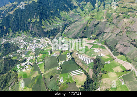 Terres agricoles équatoriennes aérienne pour la province de Tungurahua hélicoptère de taille complète de haute altitude Banque D'Images