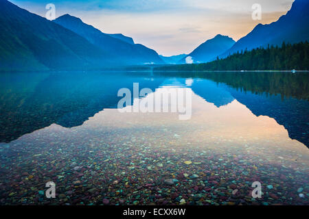 Lac McDonald est le plus grand lac de Glacier National Park, Montana Banque D'Images