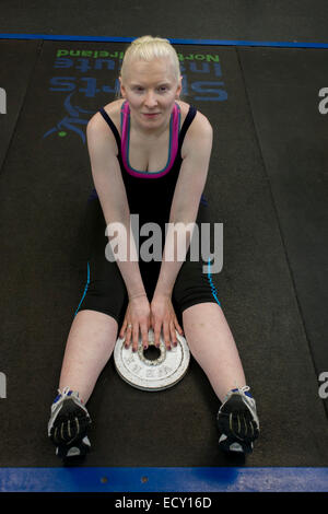 Mal-voyants de l'athlète paralympique de ski aux Jeux olympiques de Sotchi, Kelly Gallagher trains dans la salle de sport, à Belfast. Banque D'Images
