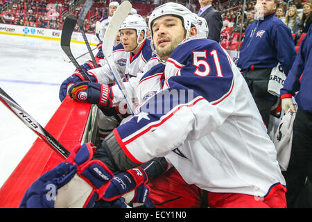Columbus Blue Jackets défenseur Fedor Tyutin (51) au cours de la partie de la LNH entre les Blue Jackets de Columbus et les Hurricanes de la Caroline au PNC Arena. Les Hurricanes de la Caroline a défait les Blue Jackets de Columbus 3-2 en prolongation 3-0. Banque D'Images