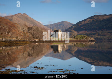 Dunderave château sur les rives du Loch Fyne Banque D'Images