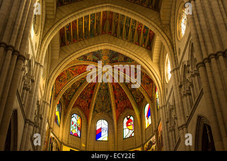 Plafond de la cathédrale Almudena (aka la cathédrale de la Almudena, Madrid, Espagne) Banque D'Images