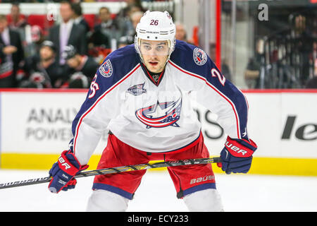 Columbus Blue Jackets aile droite Corey Tropp (26) au cours de la partie de la LNH entre les Blue Jackets de Columbus et les Hurricanes de la Caroline au PNC Arena. Les Hurricanes de la Caroline a défait les Blue Jackets de Columbus 3-2 en prolongation. Banque D'Images