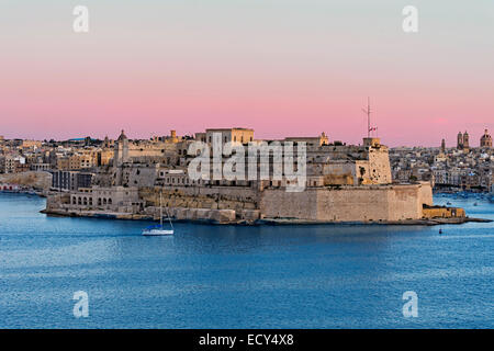 Vue de La Valette de la forteresse du Fort St Angelo au centre du Grand Port, Mdina, Malte Banque D'Images