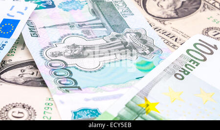 Gros plans macro-objectif de l'argent en euro, dollar, ruble banknotes Banque D'Images