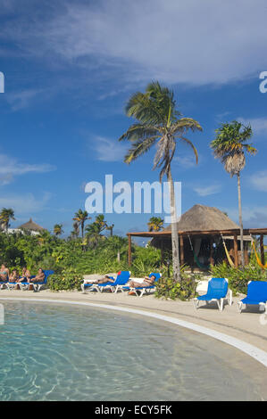 Piscine à plage de Maroma Resort Tout inclus, Caribe, l'état de Quintana Roo, Riviera Maya, péninsule du Yucatan, Mexique Banque D'Images