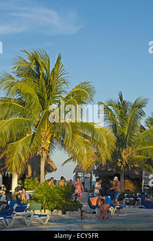 Piscine à plage de Maroma Resort Tout inclus, Caribe, l'état de Quintana Roo, Riviera Maya, péninsule du Yucatan, Mexique Banque D'Images