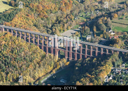 Vue aérienne, Göltzschtalbrücke ou Göltzsch Viaduc, plus grand pont en brique dans le monde, 1851, pont de chemin de fer reliant Banque D'Images