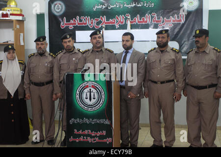 La ville de Gaza, bande de Gaza, territoire palestinien. Dec 22, 2014. Le colonel palestinien Attia Mansour, prend la parole lors d'une conférence de presse, dans la ville de Gaza le 22 décembre 2014 Crédit : Mohammed Asad APA/Images/ZUMA/Alamy Fil Live News Banque D'Images