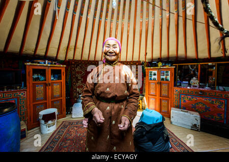 L'intérieur de son nomad mongol ger, Mongolie Banque D'Images