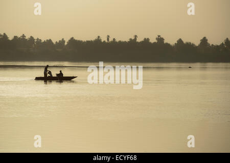 Lever du soleil sur le Nil, au Soudan Banque D'Images