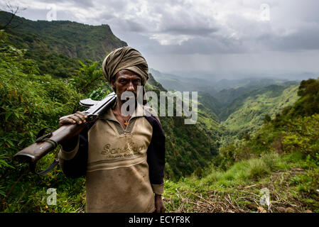 Les villageois volontaires pour protéger leurs terres, montagnes du Simien, Ethiopie Banque D'Images