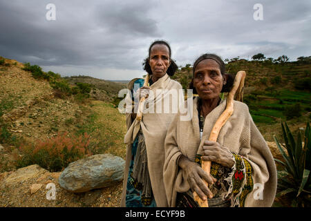 Les femmes avec Tigrayan orthodoxe éthiopienne typique des tatouages sur leur front, l'Ethiopie Banque D'Images