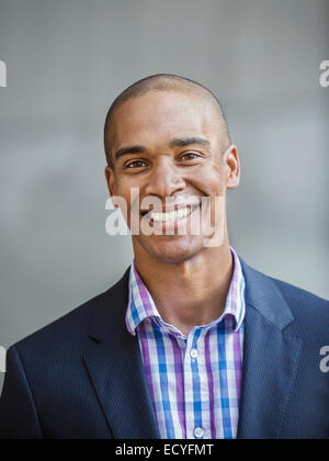 Black businessman smiling Banque D'Images