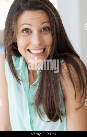 Surpris Caucasian woman shrugging Banque D'Images