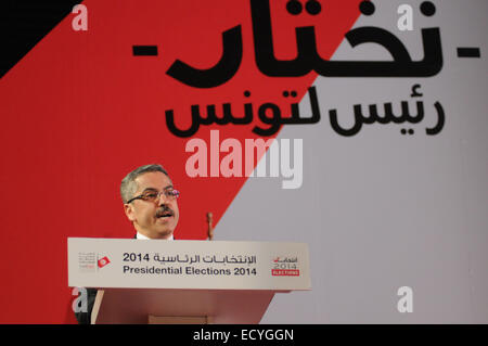 Tunis, Tunisie. Dec 22, 2014. Chafik Sarsar, chef de la Commission électorale indépendante (ISIE), des adresses d'une conférence de presse à Tunis, capitale de la Tunisie, le 22 décembre 2014. Le candidat Nidaa Tounes BEJI CAID ESSEBSI a remporté le deuxième tour des élections présidentielles de 2014 de la Tunisie avec 55,68  % des voix, la Commission électorale tunisienne (ISIE) a annoncé lundi. Credit : Adel/Xinhua/Alamy Live News Banque D'Images