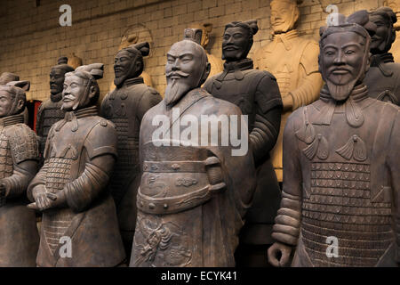 Sculptures de terre cuite à l'usine magasin à Xi'an, Chine Banque D'Images