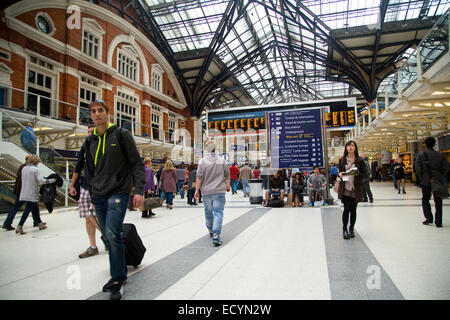 Londres - le 18 octobre : l'intérieur de la gare de Liverpool street sur Octobre 18, 2014 à Londres, Angleterre, Royaume-Uni. Je Liverpool street Banque D'Images