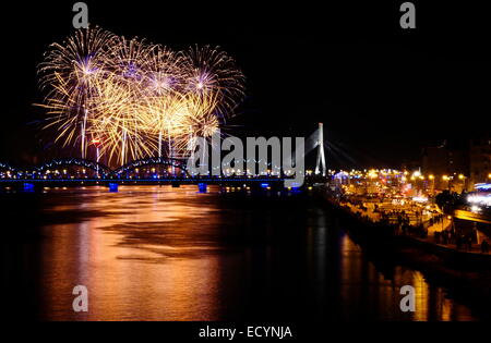 D'artifice dans les grandes ville Eeuropean Riga, date de l'indépendance Banque D'Images