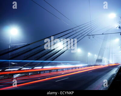 Pont Vansu lumières dans le brouillard ,Riga Banque D'Images