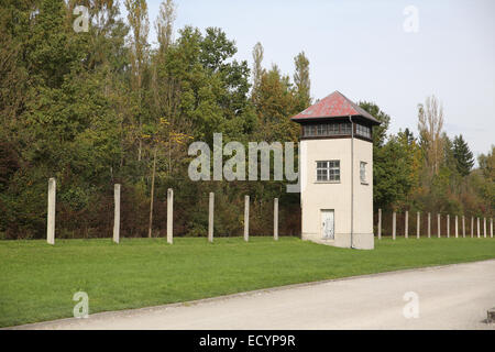 Tour de garde l'ancien camp de concentration Dachau Banque D'Images