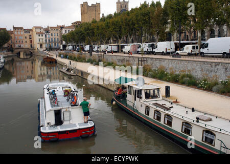 Du canal de la Robine (canal de la Robine) a Narbonne, ville située dans le département de l'Aude en France. Le La nouvelle succursale est un Banque D'Images