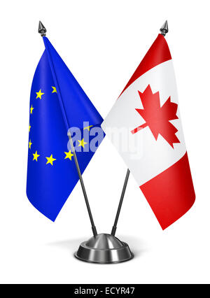 Le Canada et l'UE - drapeaux miniatures. Banque D'Images