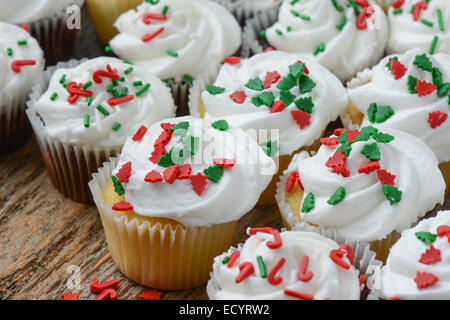 Petits gâteaux de Noël chocolat et vanille Banque D'Images