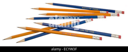 Nombre de pile 2 crayons de couleur orange et bleu avec des slogans de cuisson mignon Banque D'Images