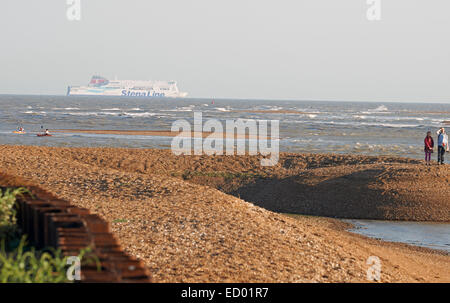 Ferry Stena Line sur la route de l'adoption d'Harwich Ferry Bawdsey, Suffolk, UK. Banque D'Images
