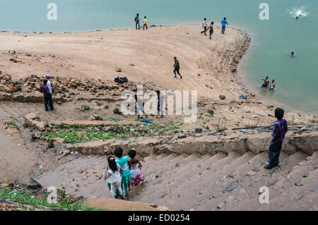 Kerala, Inde - Munnar, Mattupatti Dam, lac de stockage de l'eau aussi populaire qu'un voyage de jour pour les habitants et les touristes indiens. Banque D'Images