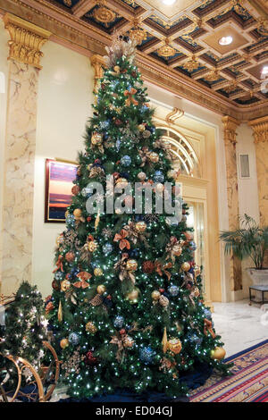 Un arbre de Noël dans le hall de l'hôtel Fairmont Copley Plaza Hotel à Boston, Massachusetts Banque D'Images