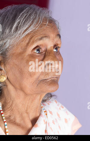 1 Ancien indien Senior Woman Banque D'Images