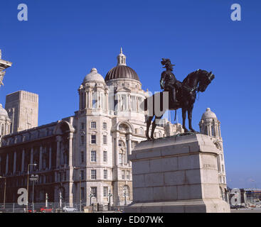 Le port de Liverpool Building et King Edward VII statue sur Pier Head Liverpool, Liverpool, Merseyside, England, United Kingdom Banque D'Images