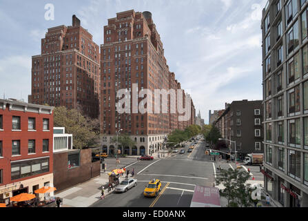 La vue depuis la ligne haute passerelle, les immeubles à appartements sur la 23e Rue Ouest et la 10e Avenue Chelsea, New York USA Banque D'Images