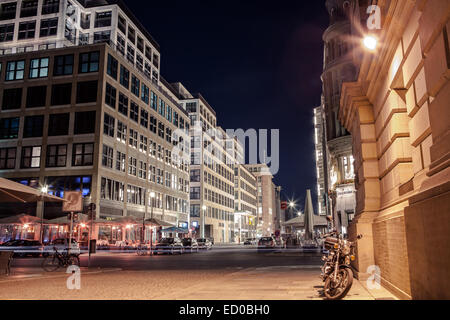 Vue de la nuit de Gendarmenmarkt à Berlin, Germany, Europe Banque D'Images