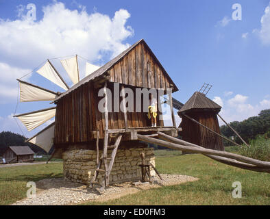 Vieux moulins, Astra Open Air Museum, Sibiu, Sibiu County), Centre de la Transylvanie (région), Roumanie Banque D'Images