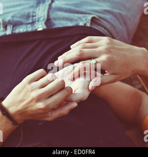 Close-up of woman touching une main d'homme Banque D'Images