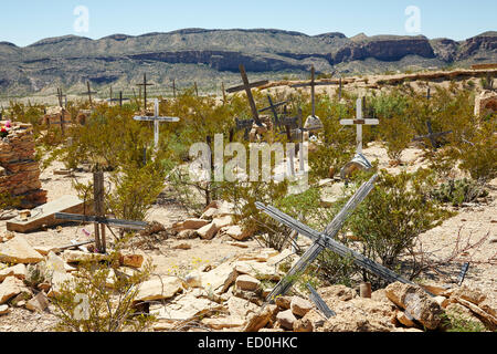 Tombes en bois marqué par des croix à Terlingua Ghost Town Cemetery, Texas, États-Unis Banque D'Images