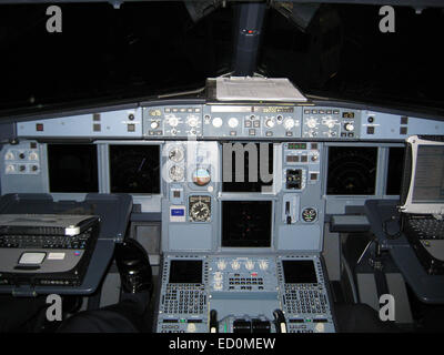 Le cockpit d'un Airbus A320 Banque D'Images