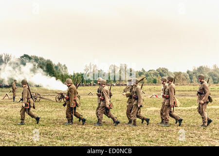 Les soldats d'infanterie POLONAISE PENDANT LA SECONDE GUERRE MONDIALE Bataille de Lomianki - reconstitution historique, Pologne Banque D'Images