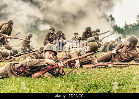 Les soldats d'infanterie POLONAISE PENDANT LA SECONDE GUERRE MONDIALE Bataille de Lomianki - reconstitution historique, Pologne Banque D'Images