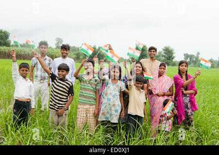 Drapeau de la famille rurale indienne date de l'indépendance Banque D'Images