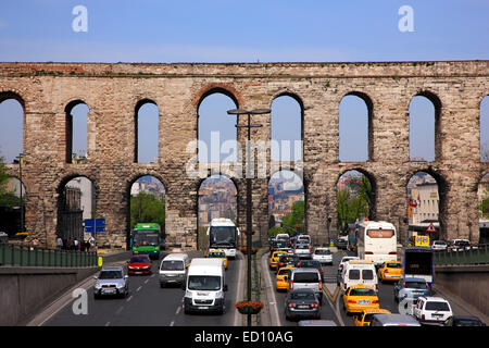 L'aqueduc de Valens, quart de Fatih, Istanbul, Turquie. Banque D'Images
