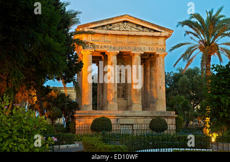 Monument à Alexander ball dans la basse barracca gardens, La Valette, Malte Banque D'Images