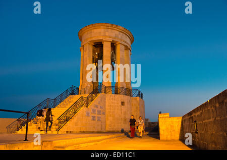 Siège Bell Memorial, nightshot, La Valette, Malte Banque D'Images